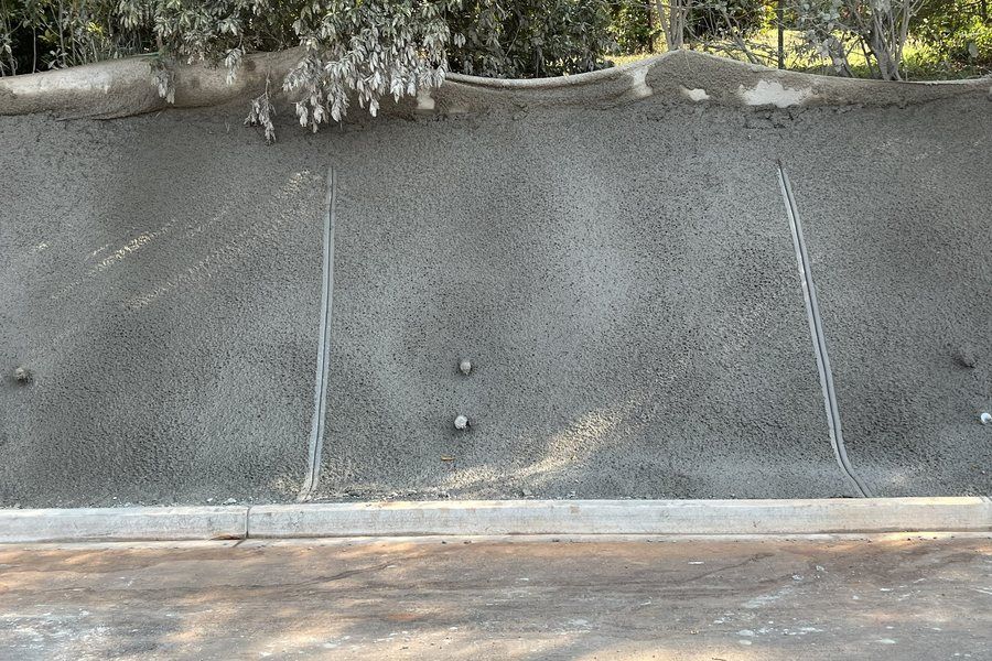 A finished sprayed retaining wall
